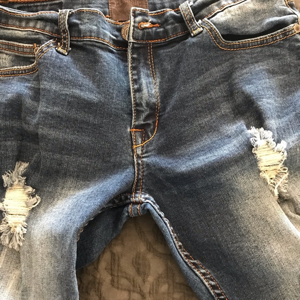 Classic Denim distressed jeans